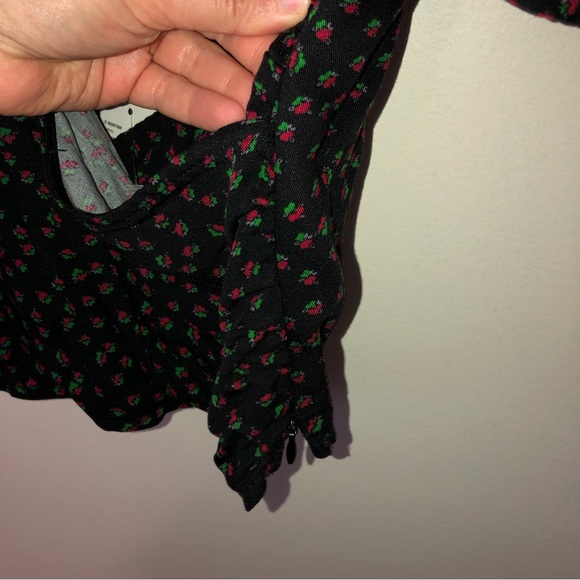 NWT Urban Outfitters Beth Smocked Printed Wrap Top - Picture 3 of 5